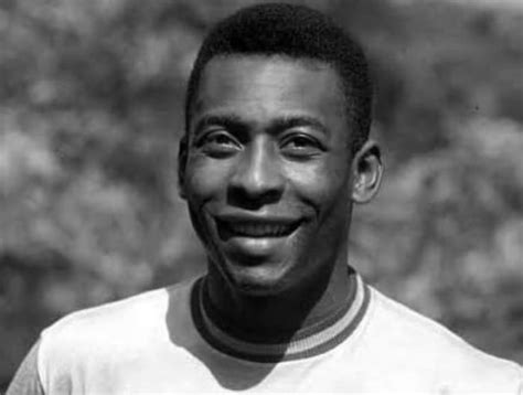 Pele Sang Legenda Sepak Bola Dunia Yang Meninggal Karena Kangker Usus