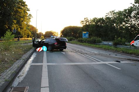 Pol Ge Zwei Schwerverletzte Bei Unfall In Hassel Presseportal