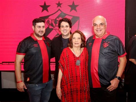 presença da família de Ariano Suassuna Sport lança novo uniforme