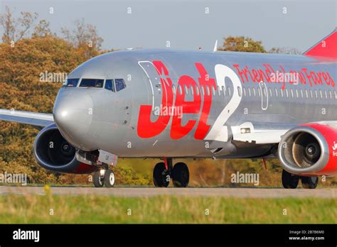 Avion Leeds Jet 2 Banque D Image Et Photos Alamy