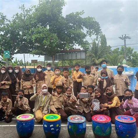 Asah Kreativitas Anak Dengan Lomba Kreasi Bersama Kkn Ppm Ugm