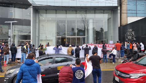 Lima Sur Más de 50 micro y pequeños empresarios protestaron exigiendo