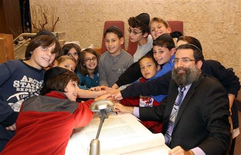 Shir Ami celebrates ‘perfect’ day to complete a Torah | New Jersey Jewish News