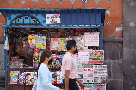 Ayuntamiento de Puebla retira cinco casetas de periódicos del Centro