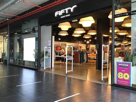 Tienda de Ropa Fifty en Tui