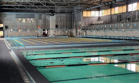 Las Piscinas Municipales De L Hospitalet Podr An Estar Cerradas Varios