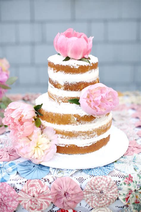 Le naked wedding cake idées gourmandes pour un mariage rustique