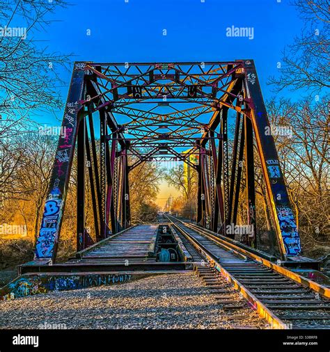 Cantilever Railroad Bridge Hi Res Stock Photography And Images Alamy