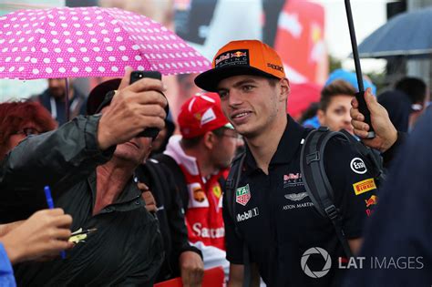 Max Verstappen Red Bull Racing Fans Selfie Op Gp Van Italië Formule