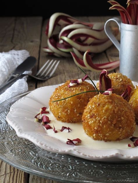 Crocchette Di Polenta Con Radicchio E Salsa Di Gorgonzola Deliziosa