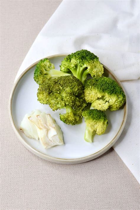 Fleurettes de brocoli et colin en morceau Cuisinez pour bébé