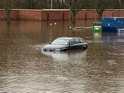 12 pictures of the latest York floods as the river peaks | YorkMix