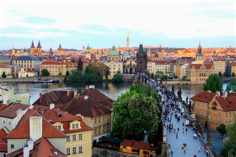 Charles Bridge Sunset | Earth Trekkers