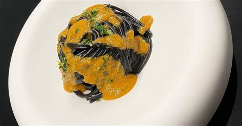 Ricetta Spaghetti Al Nero Di Neppia Burro Ai Crostacei Crema Di Ricci