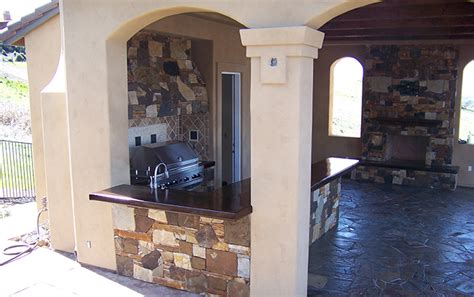 Luxury Outdoor Kitchen Designs - Custom Image Hardscape