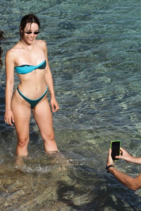 Wildnis Todeskiefer Draht Aurora Ramazzotti Bikini Leerlaufen Makadam