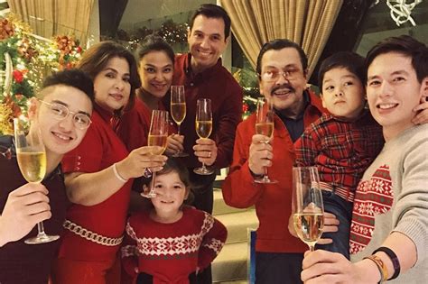 LOOK: Ellie joins Ejercitos' Christmas family photo | ABS-CBN News