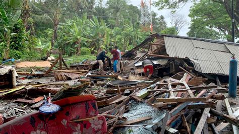 Indonesien Viele Tote Und Verletzte Nach Tsunami Tagesschau De