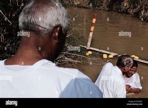 Jesus Bautizado En El Rio Jordan Fotograf As E Im Genes De Alta