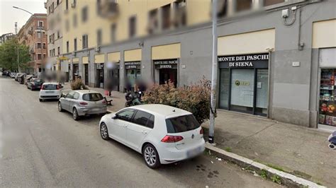 Paura In Banca Armati Di Pistola Entrano E Minacciano I Dipendenti