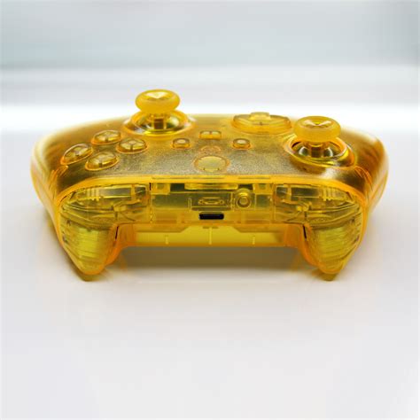 Amber Clear Yellow Xbox Series Controller | Killscreen