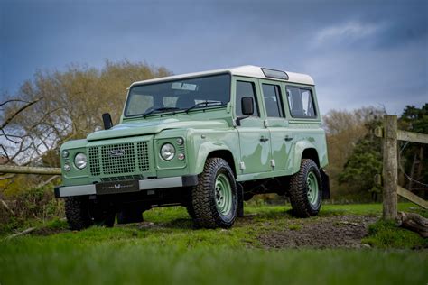 Land Rover Defender Station Wagon