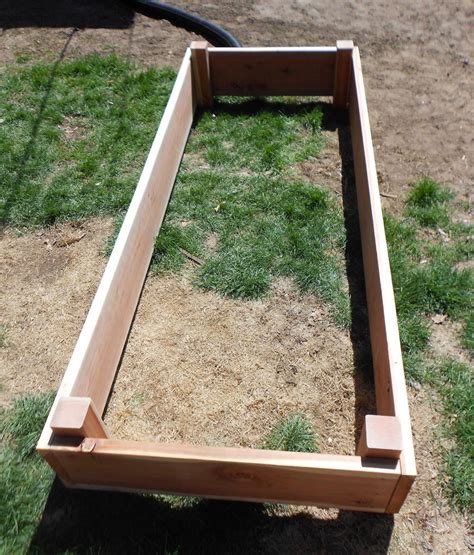 How to Build a Garden Box | DIYIdeaCenter.com