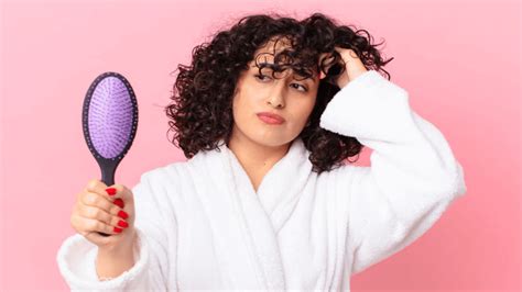 How To Brush Curly Hair Without Causing Frizz Promosavier