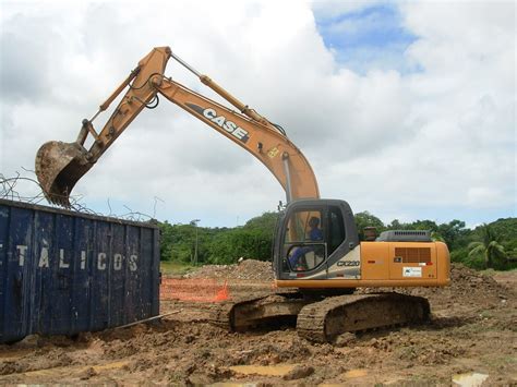 ESCAVADEIRA HIDRÁULICA CX 220 CONCHA 1 4M3 22 TON OU ROMPEDOR 1200KG