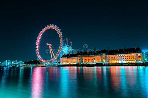 London Eye Ferris Wheel in Central London with Its Reflection on the ...