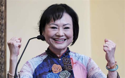 Kim Phuc la niña del napalm lanza libro en español