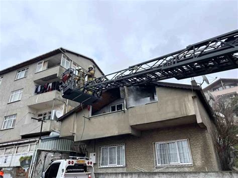 Pendik te 2 Katlı Binada Yangın Çıktı Büyük Panik Yaşandı Son Dakika