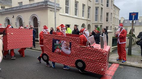 Hundreds Join Record Isle Of Man Santa Dash Charity Run BBC News