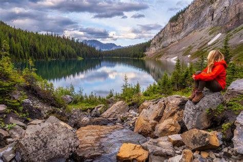 28 BEST Lakes in Alberta You Have to See to Believe