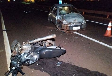 Jovem fica em estado grave após motorista bêbada invadir a pista na BR