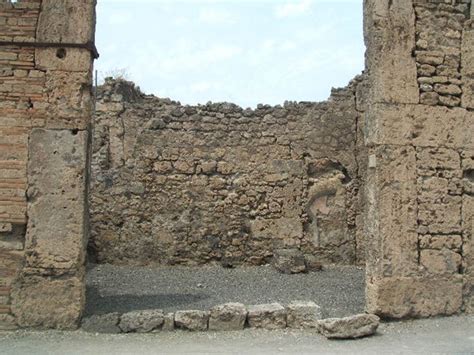 Vi Pompeii May Shop Entrance Doorway Looking North