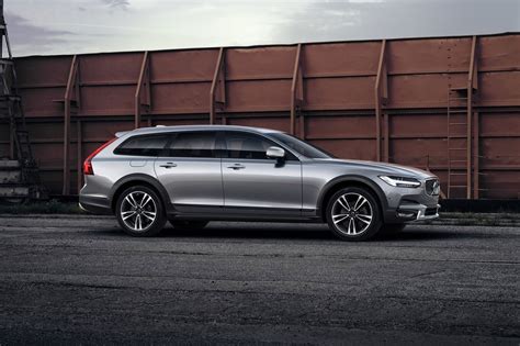 2017 Volvo V90 Cross Country Pricing - For Sale | Edmunds