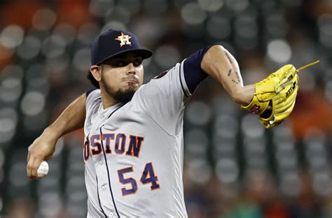 Roberto Osuna en camino a ser el mexicano con más salvamentos en MLB