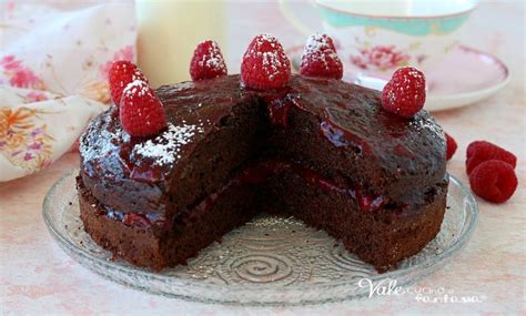 Torta Al Cioccolato E Lamponi Con Impasto Morbido E Frutta Fresca