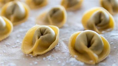 Tortellini De Carne Con Salsa De Queso Receta Casera Paso A Paso