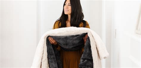 Luxury Throw Blankets by Saranoni