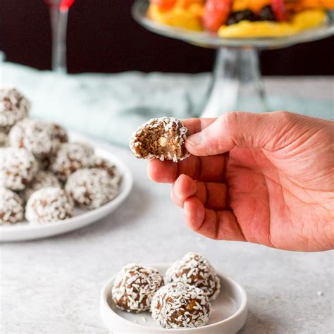 Booze Balls Amazing Amaretto Balls Dishes Delish