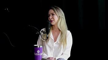 Está fazendo bastante sexo anal gozou tem um vibrador que a faz ter squirting sozinha e o seu