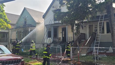 Fire Erupts At Roseland Home Spreads To 2 Other Houses Fox 32 Chicago