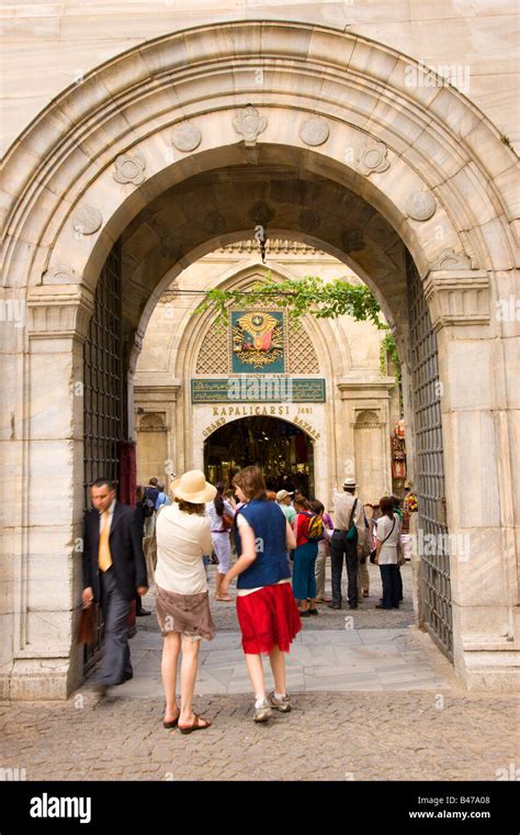 Entrance grand bazaar istanbul hi-res stock photography and images - Alamy