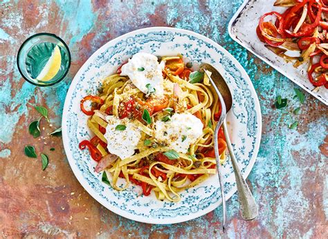 Mediterrane Tagliatelle Met Tomaatjes En Burrata Recept Allerhande