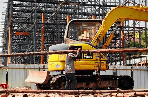 Top 5 Benefits of Hydraulic Excavator Hammers - BusinessMole