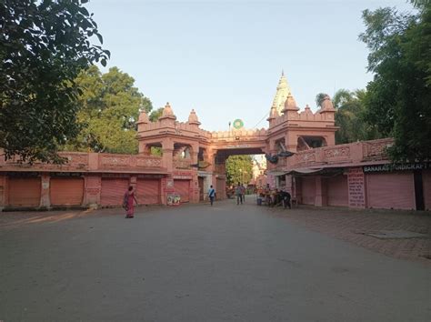 Peaceful Environment At Vishwanath Temple Varanasi Best - Varanasi Best Images Free Downloads