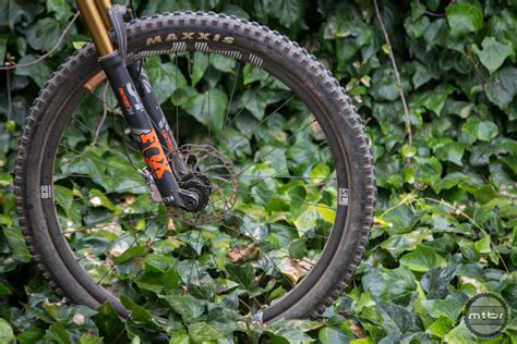 E Thirteen Trs Race Sl Carbon Wheels Review Mtbr