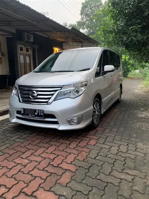 Cash Nissan New Serena Hws Automatic Silver Mobil Bekas